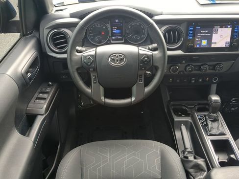 Used 2018 Toyota Tacoma TRD Sport w/ Technology Package image 23