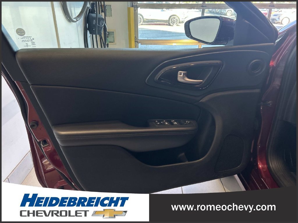 Used 2015 Chrysler 200 S w/ Comfort Group FWD image 10