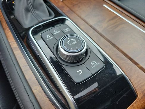 Used 2024 Nissan Armada SL w/ Captain's Chairs Package image 15