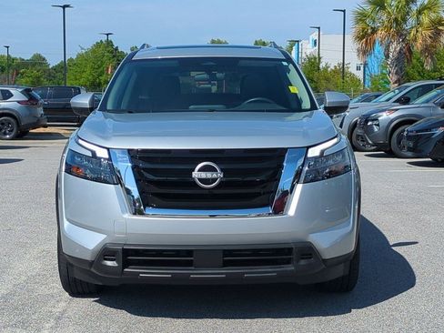 Certified 2025 Nissan Pathfinder SV w/ SV Premium Package FWD image 9