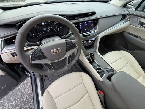 Used 2023 Cadillac XT5 Premium Luxury FWD image 19