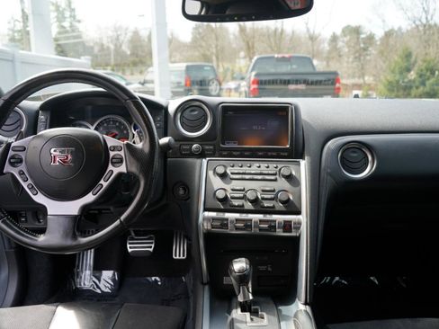 Used 2010 Nissan GT-R Premium image 48