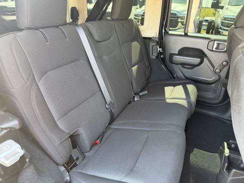 Used 2022 Jeep Wrangler Unlimited Sport AWD/4WD image 19