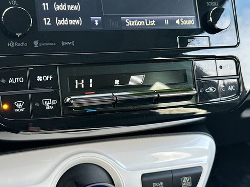 Used 2016 Toyota Prius Four image 21