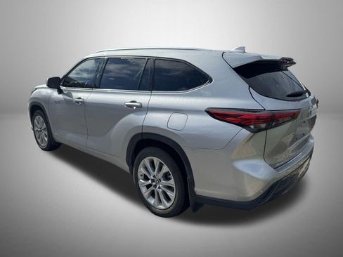 Used 2021 Toyota Highlander Limited AWD/4WD image 3