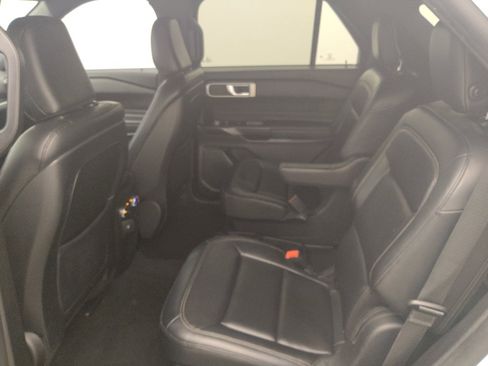 Used 2020 Ford Explorer XLT w/ Equipment Group 202A RWD image 18