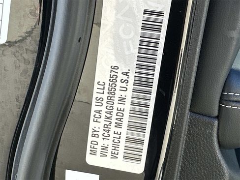 Used 2024 Jeep Grand Cherokee L Laredo image 16