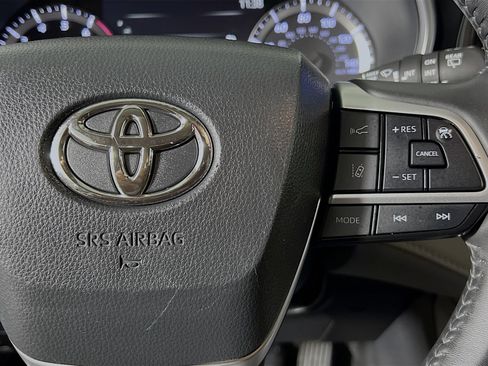 Used 2024 Toyota Highlander XLE image 20