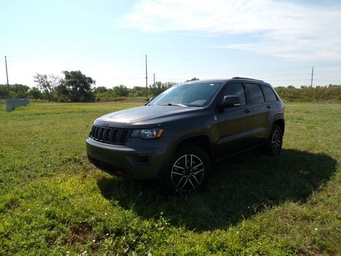 Used 2021 Jeep Grand Cherokee Trailhawk AWD/4WD image 1