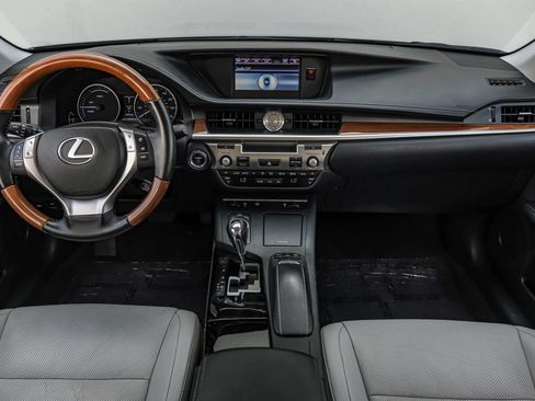 Used 2014 Lexus ES 300h w/ Luxury Package w/Bamboo Trim FWD image 13