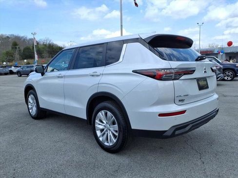 New 2026 Mitsubishi Outlander ES AWD/4WD image 3