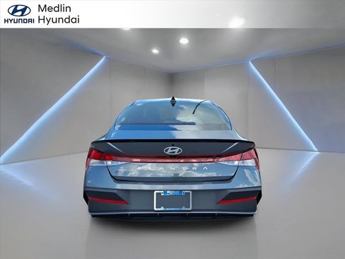 Used 2025 Hyundai Elantra Sport image 4