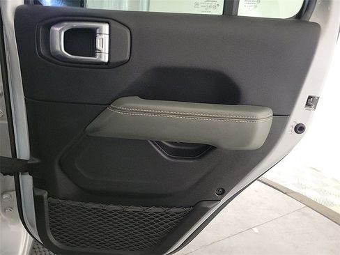 Used 2024 Jeep Wrangler High Altitude image 24