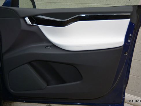 Used 2019 Tesla Model X 100D image 8