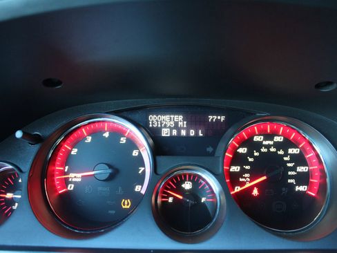 Used 2010 GMC Acadia SLE image 29