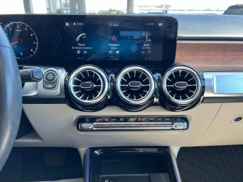 Certified 2022 Mercedes-Benz GLB 250 4MATIC image 15