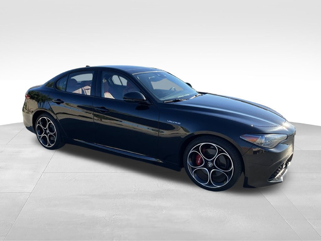 Used 2023 Alfa Romeo Giulia Veloce RWD image 5