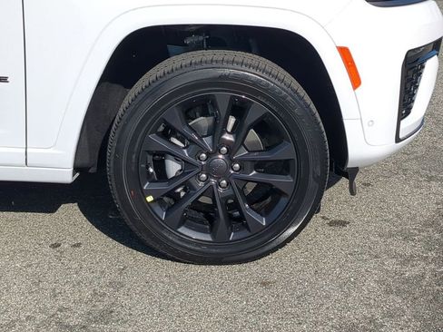 New 2026 Jeep Grand Cherokee Limited image 11