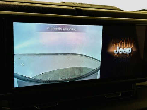 Used 2024 Jeep Wrangler Unlimited w/ Convenience Group AWD/4WD image 22
