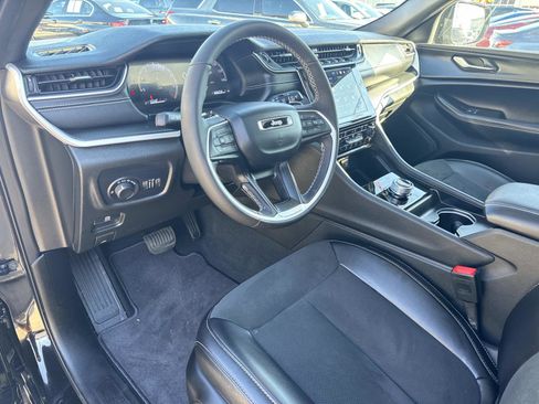 Used 2024 Jeep Grand Cherokee Altitude image 17