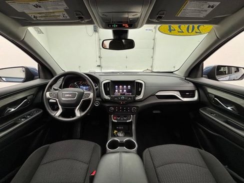 Used 2024 GMC Terrain SLE FWD image 3