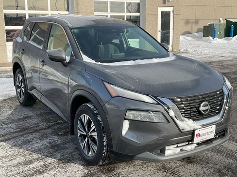Used 2022 Nissan Rogue SV image 3