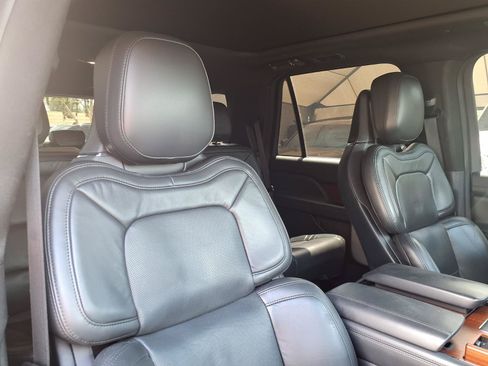 Used 2023 Lincoln Navigator Reserve AWD/4WD image 10