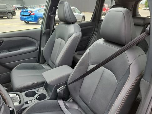 Used 2025 Subaru Forester Touring AWD/4WD image 5