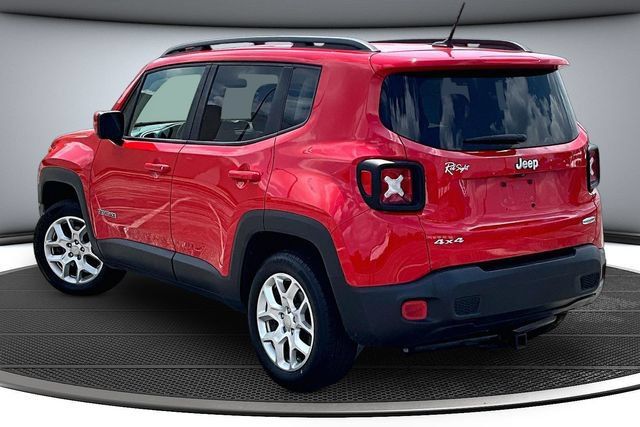 Used 2017 Jeep Renegade Latitude w/ Cold Weather Group AWD/4WD image 4