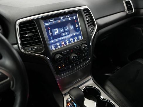 Used 2018 Jeep Grand Cherokee Altitude AWD/4WD image 16