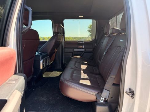 Used 2015 Ford F150 Platinum w/ Equipment Group 701A Luxury AWD/4WD image 5