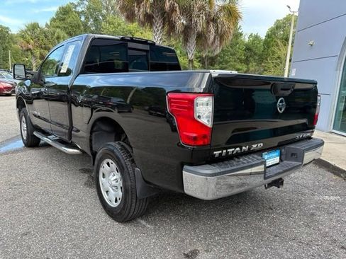 Used 2018 Nissan Titan SV AWD/4WD image 3