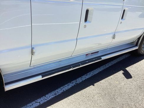 Used 2012 Ford E-350 and Econoline 350 XLT RWD image 14