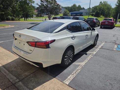 Used 2023 Nissan Altima 2.5 SV AWD/4WD image 3