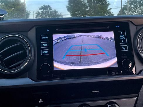 Used 2019 Toyota Tacoma TRD Off-Road image 21