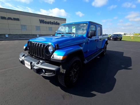 Used 2022 Jeep Gladiator Sport image 1