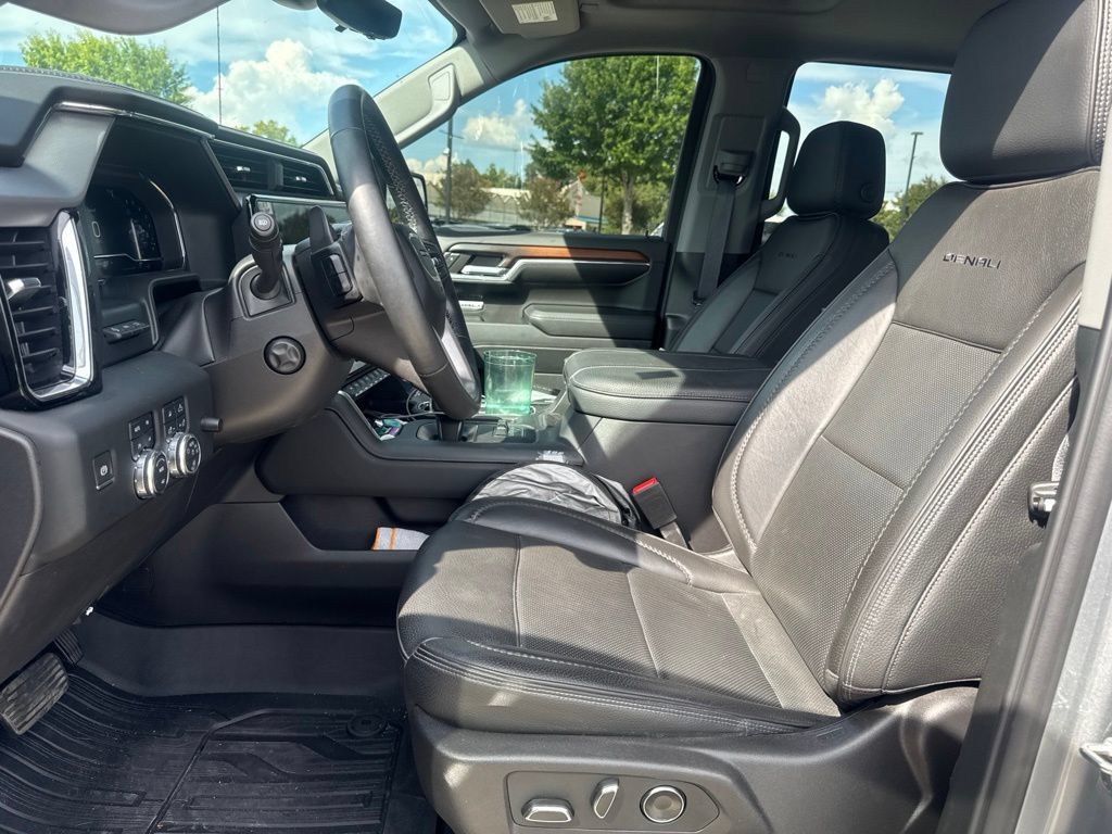 Used 2024 GMC Sierra 1500 Denali w/ Technology Package AWD/4WD image 5