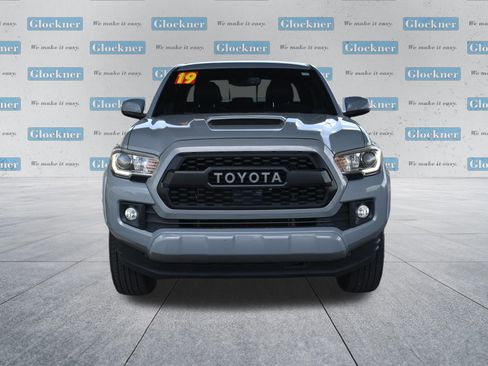 Used 2019 Toyota Tacoma TRD Sport AWD/4WD image 2