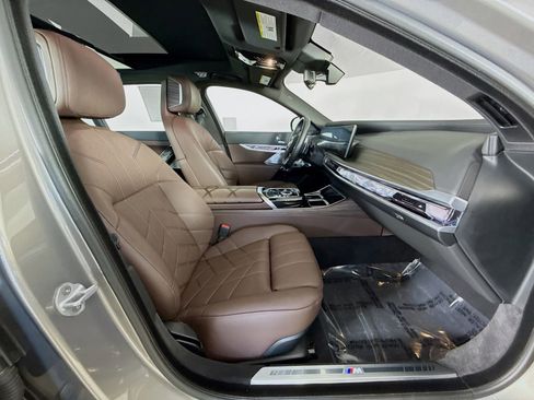 Used 2025 BMW 750e xDrive w/ Executive Package image 30