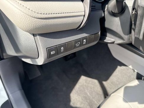 Used 2024 Toyota Camry SE image 19