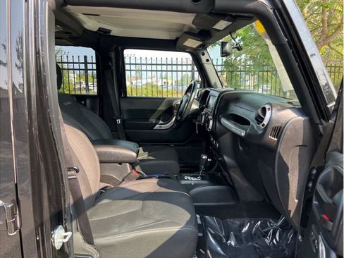 Used 2017 Jeep Wrangler Unlimited Sahara image 19