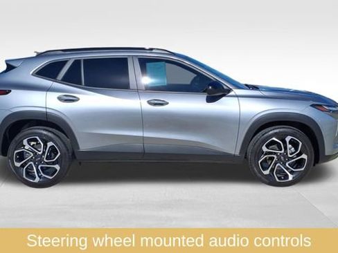 Used 2025 Chevrolet Trax RS w/ Sunroof Package image 9