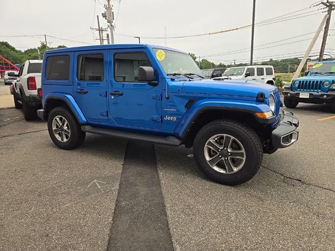 Used 2022 Jeep Wrangler Unlimited Sahara w/ Cold Weather Group AWD/4WD image 4