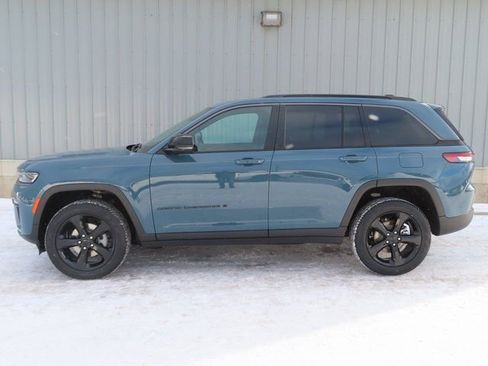 New 2026 Jeep Grand Cherokee Limited w/ Limited Altitude Package image 9