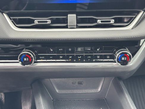 Used 2026 Chevrolet Equinox LT w/ Convenience Package II image 24