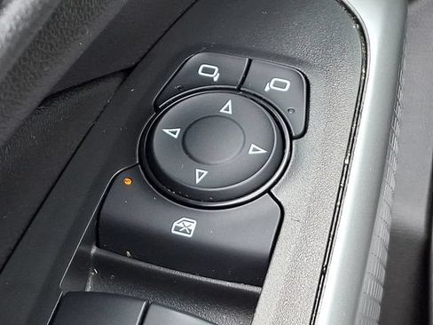 Used 2024 Chevrolet Trax RS FWD image 18
