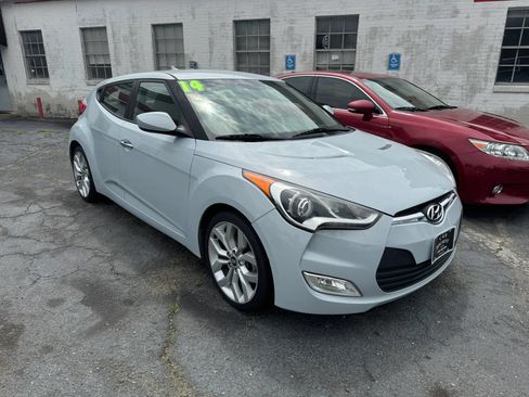 Used 2014 Hyundai Veloster RE:FLEX Edition FWD image 4
