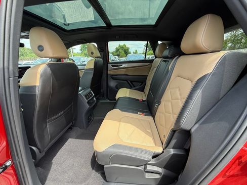 Used 2024 Volkswagen Atlas Cross Sport SE w/ Panoramic Sunroof Package AWD/4WD image 24
