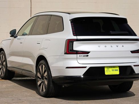 Used 2025 Volvo EX90 Ultra AWD/4WD image 48