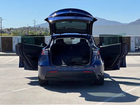 Used 2023 Tesla Model Y Long Range AWD/4WD image 25
